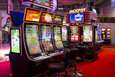 mata Top Trend Gaming section displaying trending games and player activity